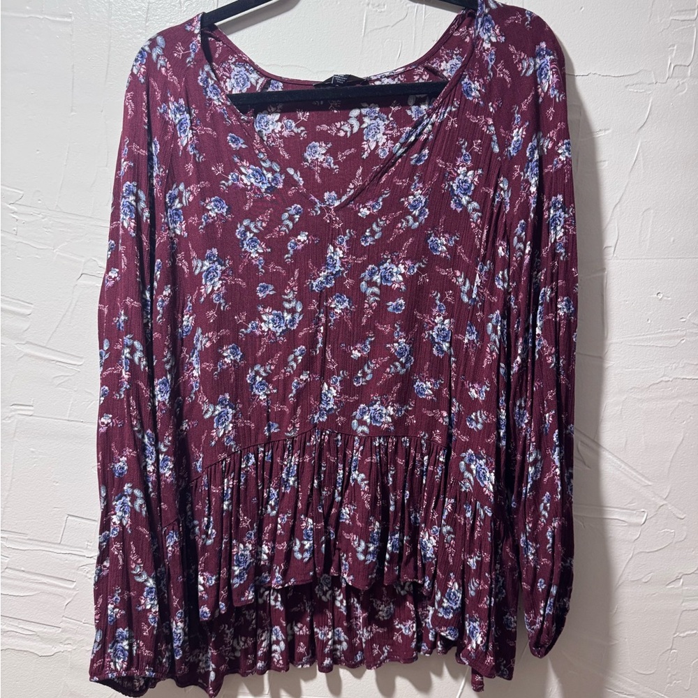 American Eagle Outfitters Red and Blue Pleated 3/4 Sleeve Blouse